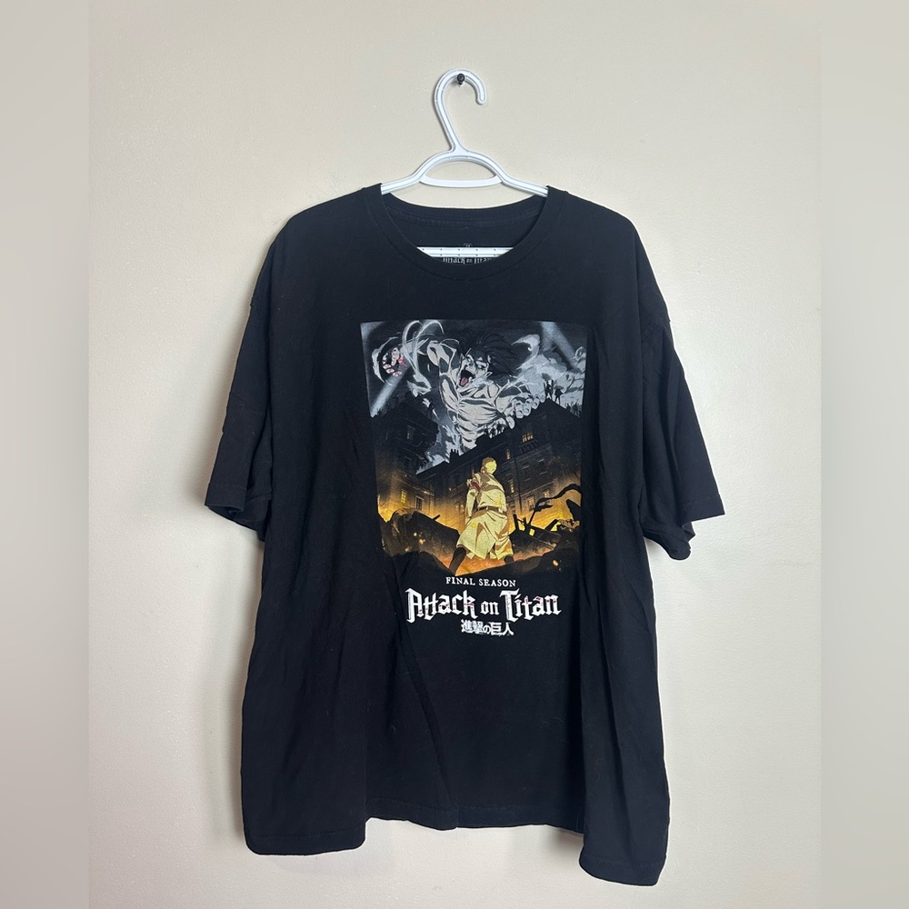 Hot Topic Black Attack on Titan Size 2X Graphic Tee